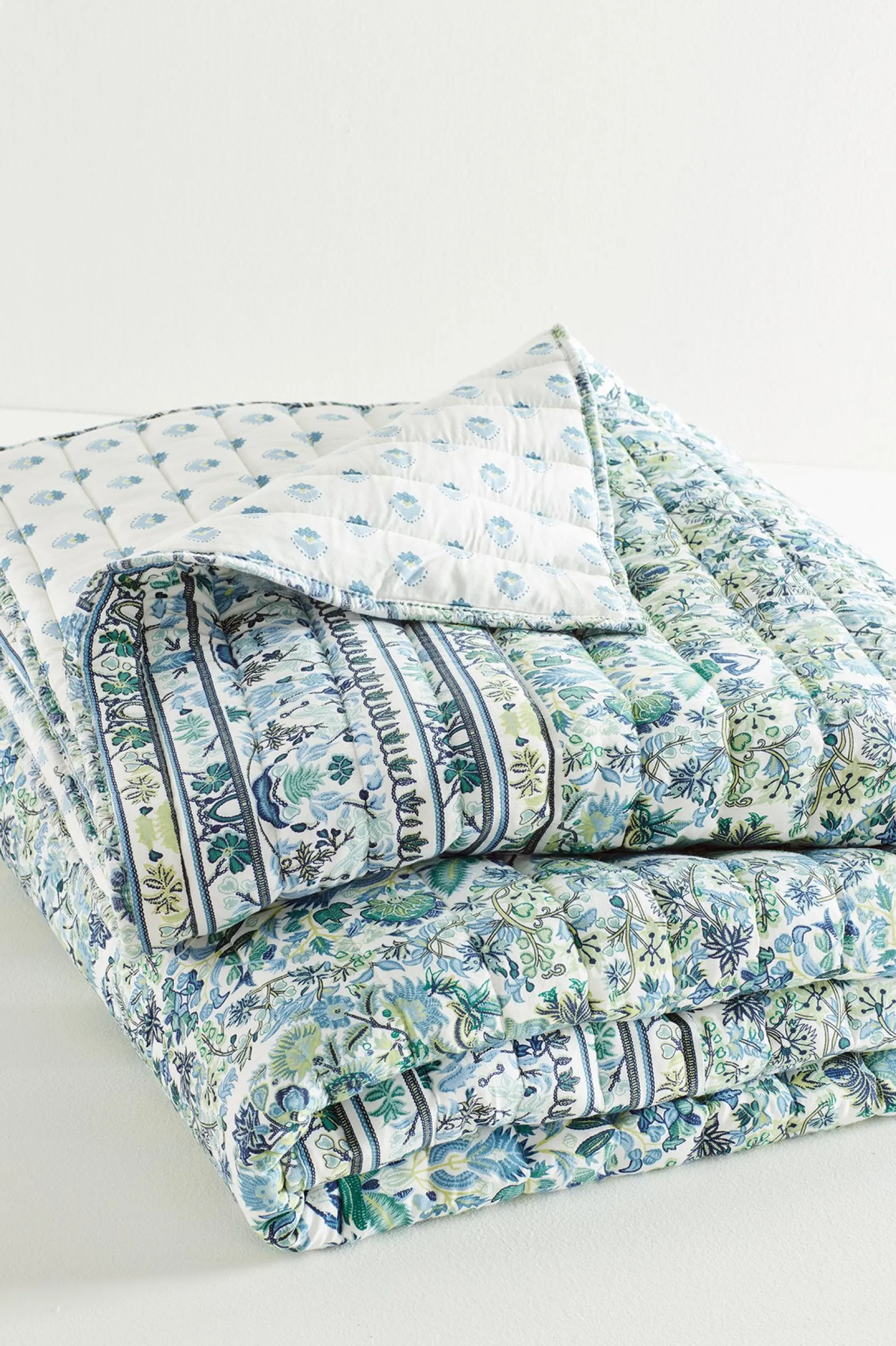 Soft Surroundings Margo Iris Reversible Printed Quilt