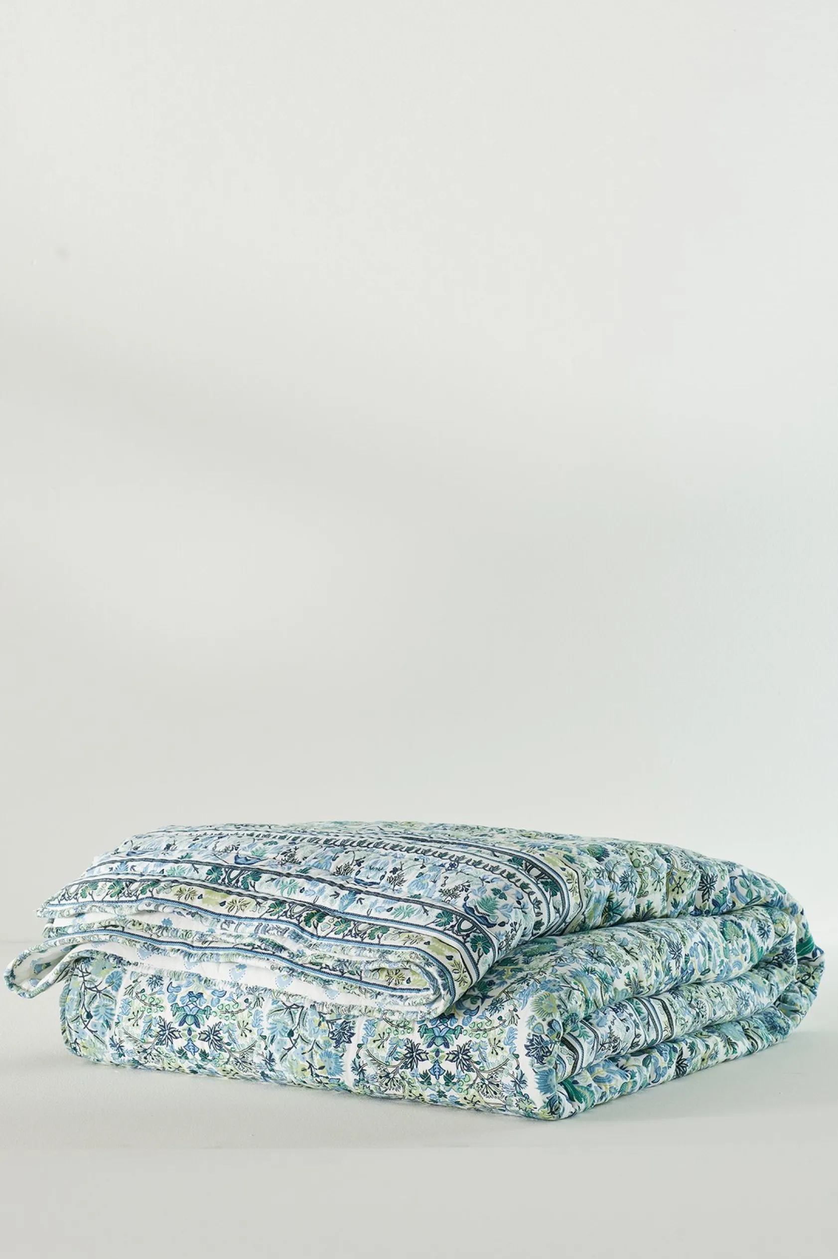 Soft Surroundings Margo Iris Reversible Printed Quilt